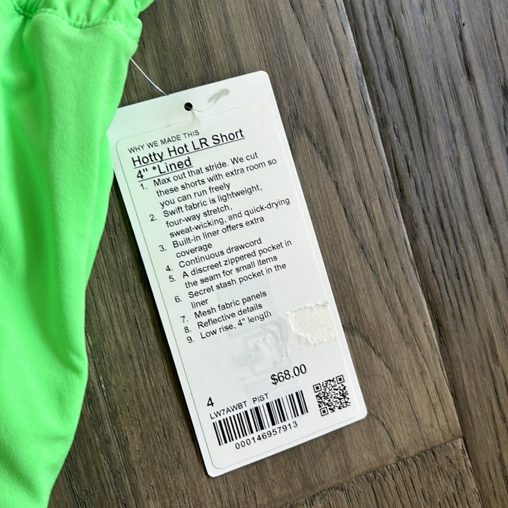 🍋Lululemon🍋 | Hotty Hot Low-Rise Lined Short 4" in pistachio - Picture 7 of 10